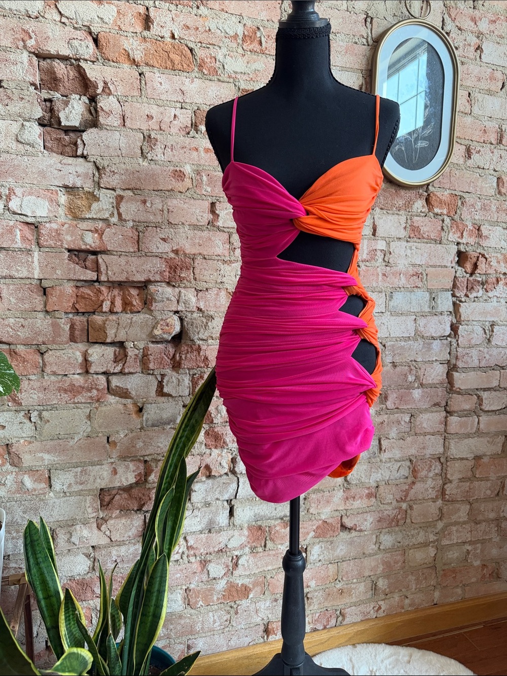 💖🧡 RNWY Colorblock Cutout Ruched Mini Dress | Size Medium (US 6) 💖🧡